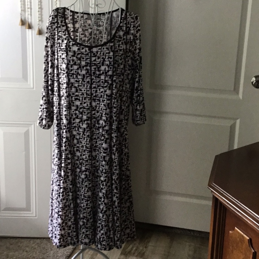 Black and White 3/4 Sleeve Scoop Neck Sundress